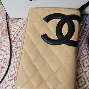 CHANEL Beige and Black Quilted Card Holder,VINTAGE 5X8 ZIPPER, Has HOLLIGRAM